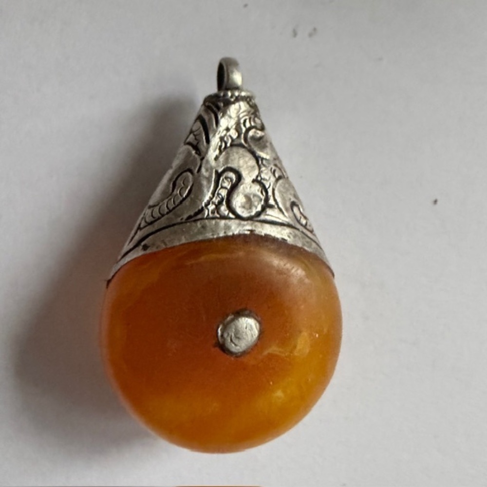 Tibetan Amber Pendant - Picture 3 of 5